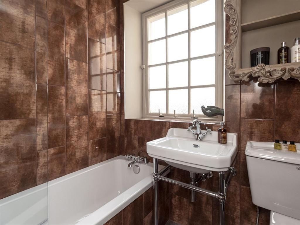 Canongate Luxury Homestay Edinburgh Exterior photo
